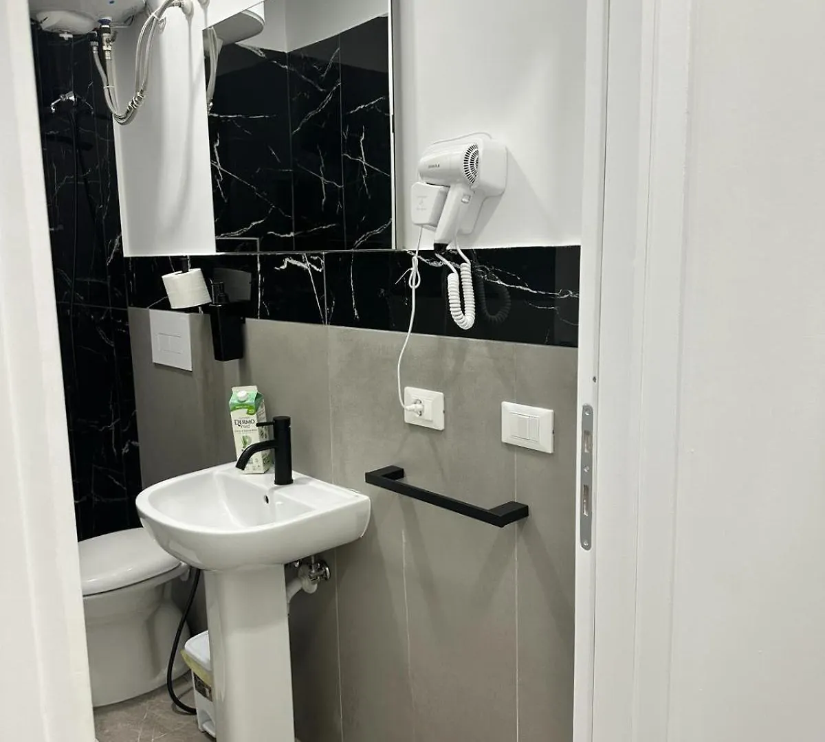 Bed & Breakfast Le Camere Di Anna E Grazia Naples Italy